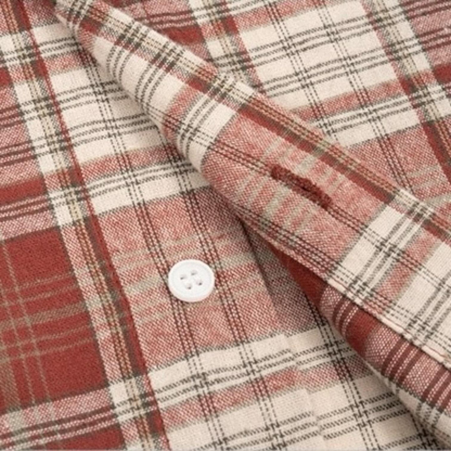 Kirschrotes Hemd im Boxy Fit