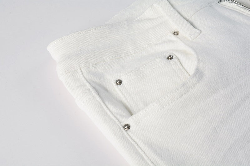 Klassische weiße Jeans