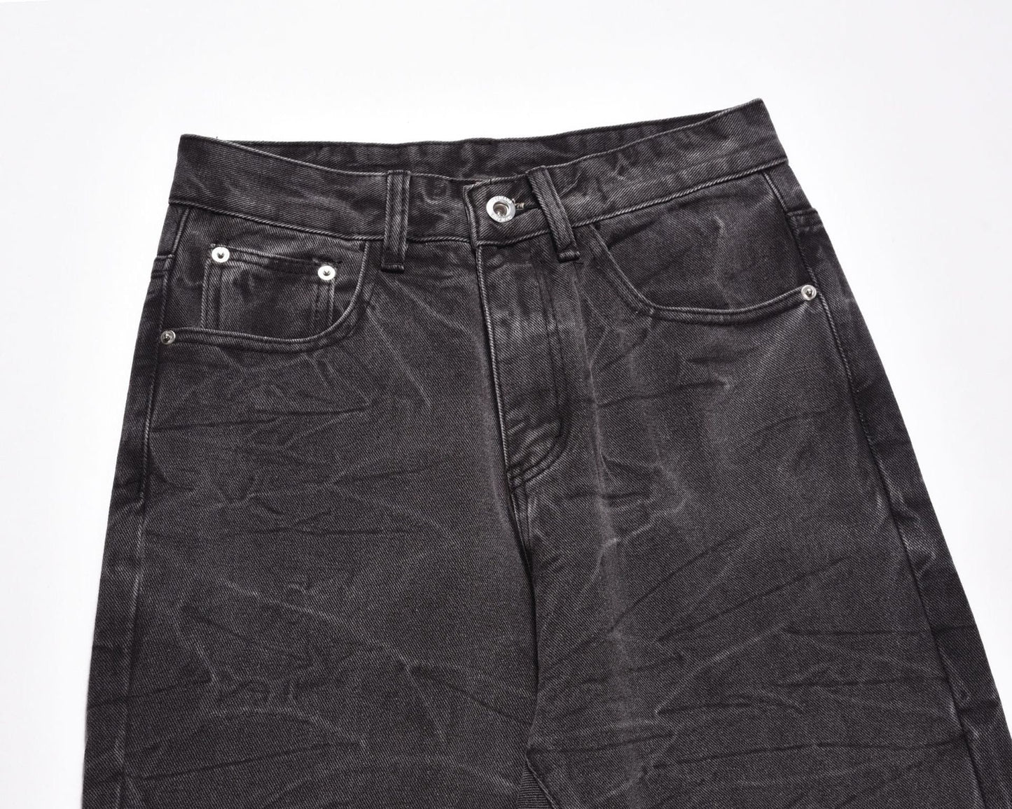 Schlagjeans mit Crack-Waschung