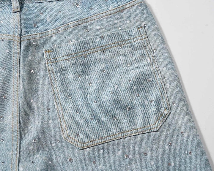 Blaue Jeansshorts mit Kristallen