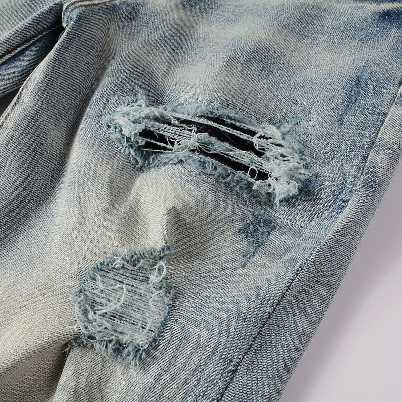 Jeans mit Lederaufnäher