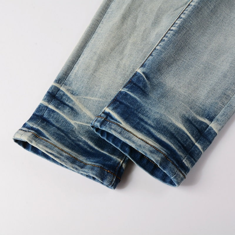 Jeans mit Lederaufnäher