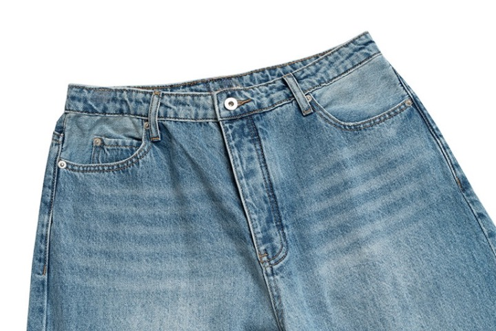 Hellblaue Baggy-Jeans