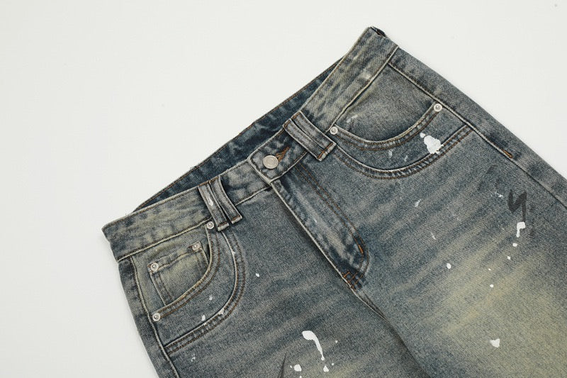 Lackierte Schlagjeans