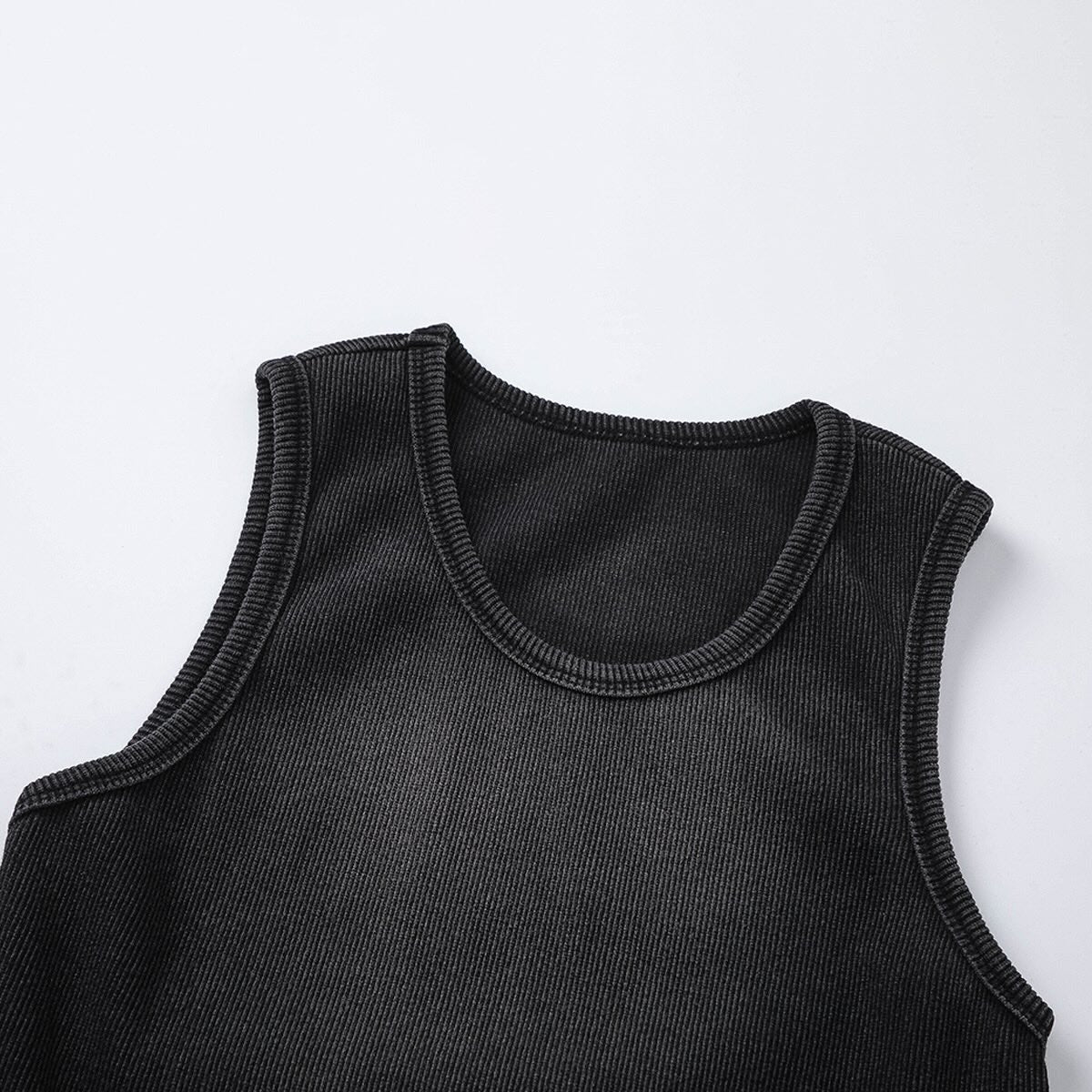 Verwaschenes schwarzes Tanktop
