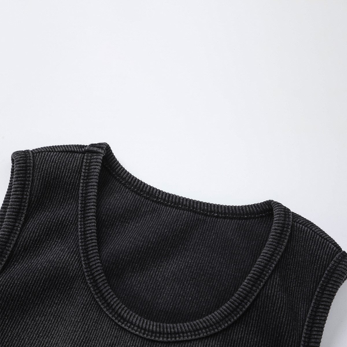 Verwaschenes schwarzes Tanktop