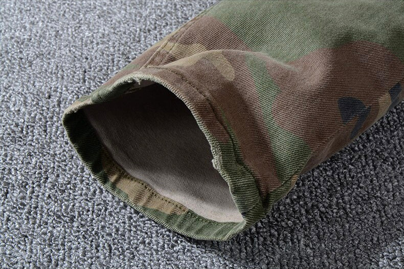 Militärische Camo-Jeans