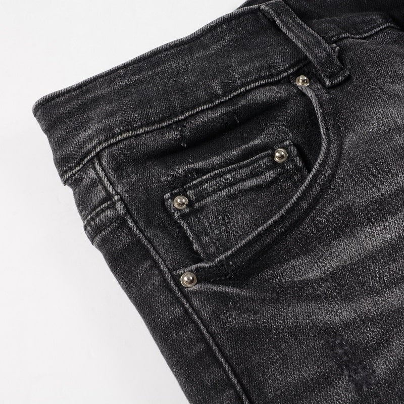 Schwarze Blumenjeans