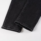 Schwarze Blumenjeans