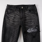 Schwarze Blumenjeans
