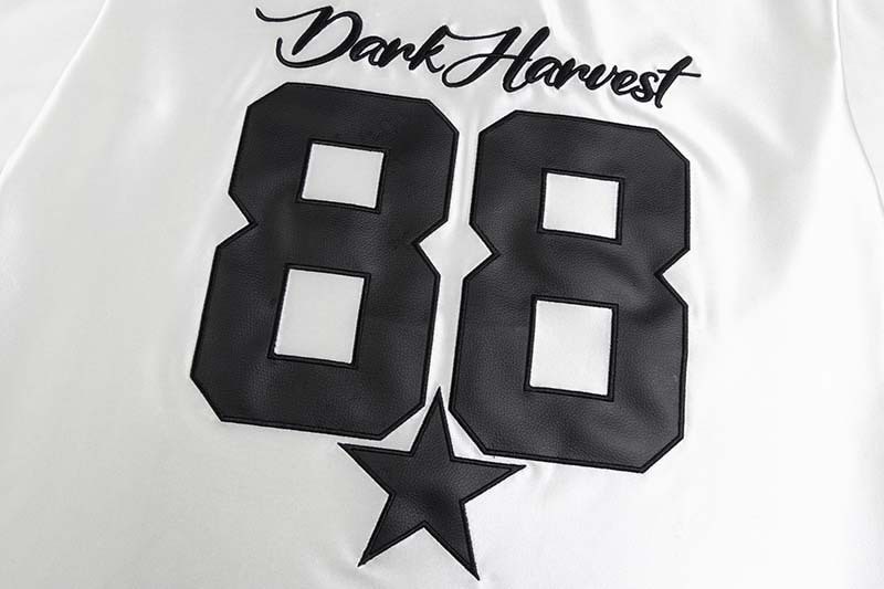 Weißes Achtundachtzig-Jersey