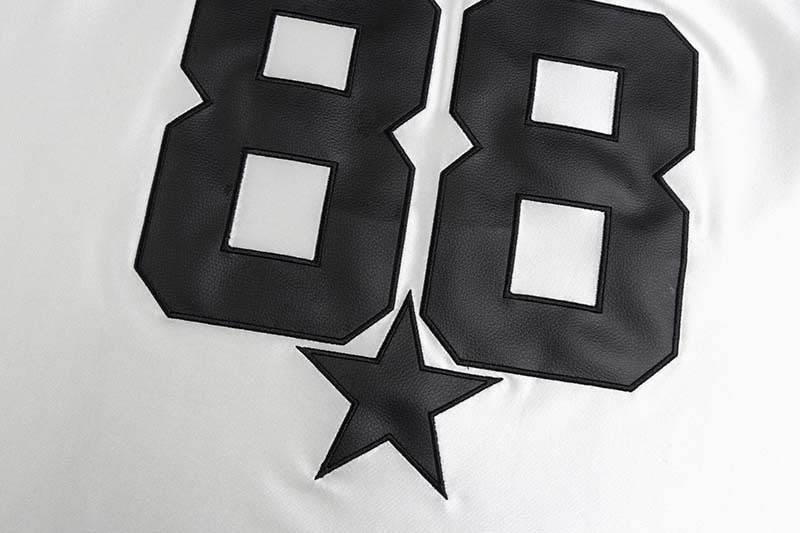 Weißes Achtundachtzig-Jersey