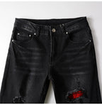 Rote Patch-Jeans