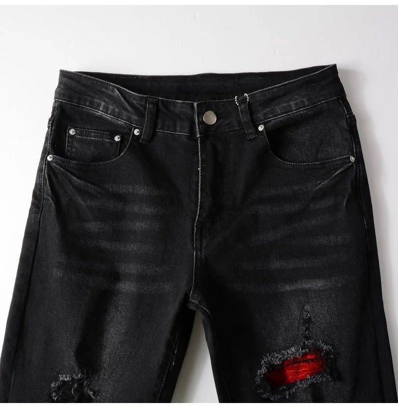 Rote Patch-Jeans