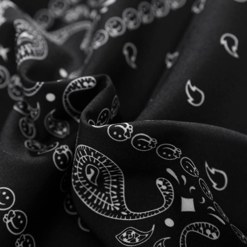 Schwarze Bandana-Shorts