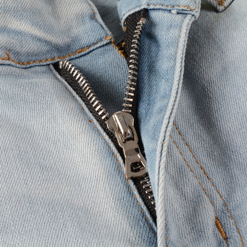 Weiße Patch-Jeans
