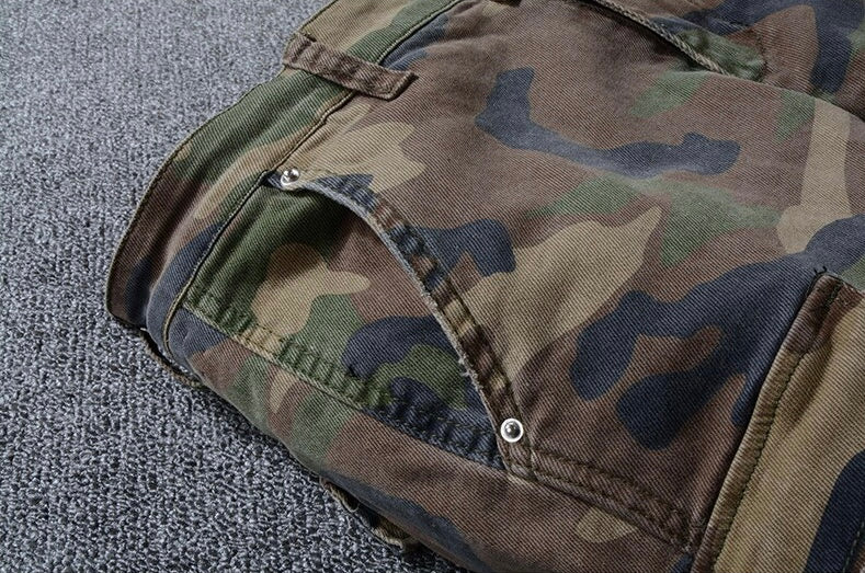 Militärische Camo-Jeans